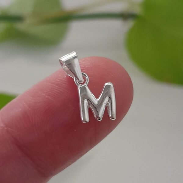 Inicial M italiana lisa