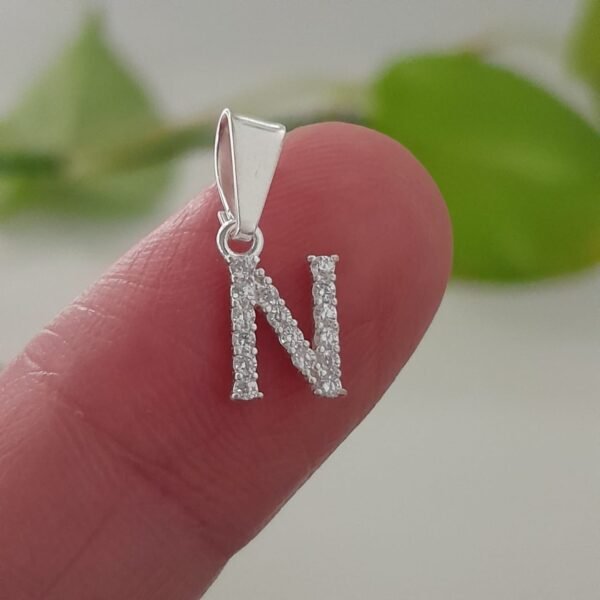 Inicial N laminada con brillo