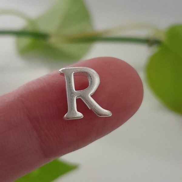 Inicial R laminada pasante liso