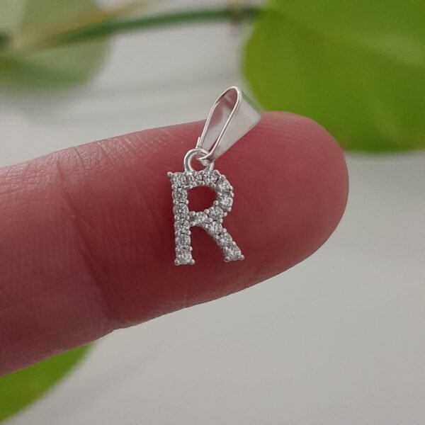 Inicial R laminada con brillo