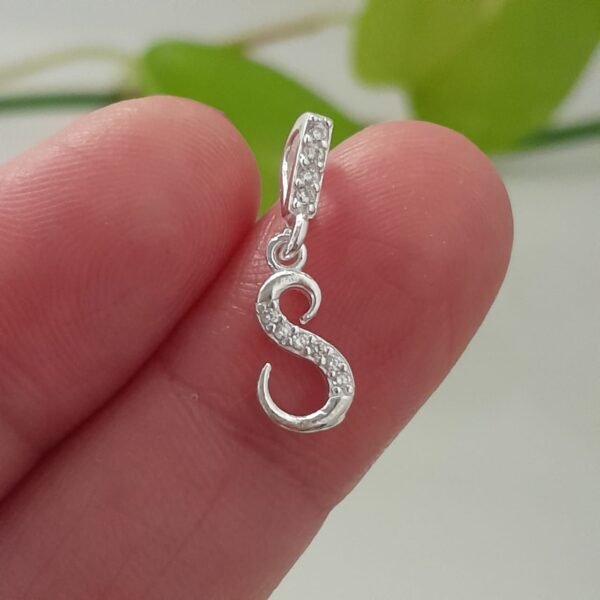 Inicial S italiana con brillo