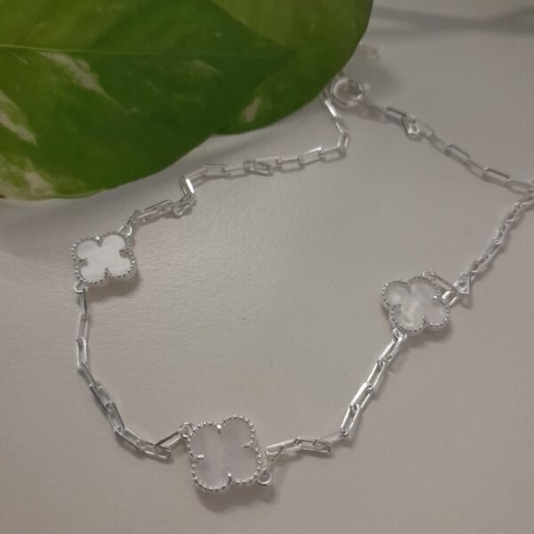 Chocker trébol laminado blanco