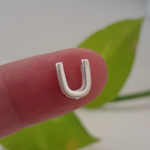 Inicial U laminada pasante liso