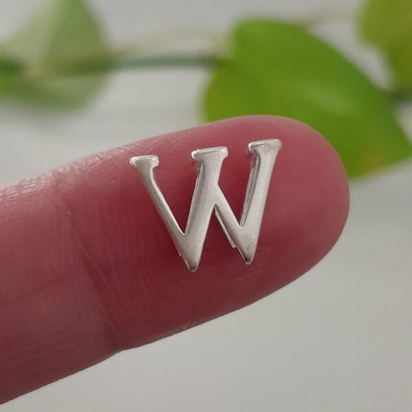 Inicial W laminada pasante liso