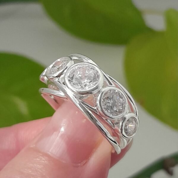 Anillo italiano con cubic
