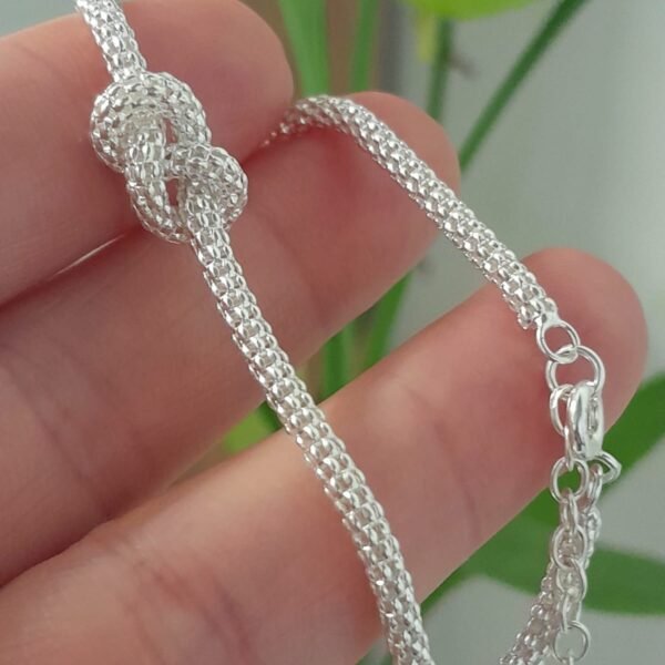 Pulsera italiana nudo