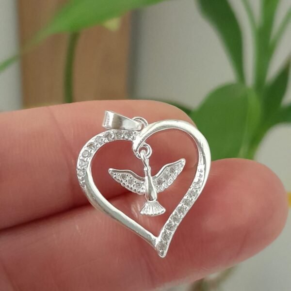 Dije laminado corazon con espiritu santo