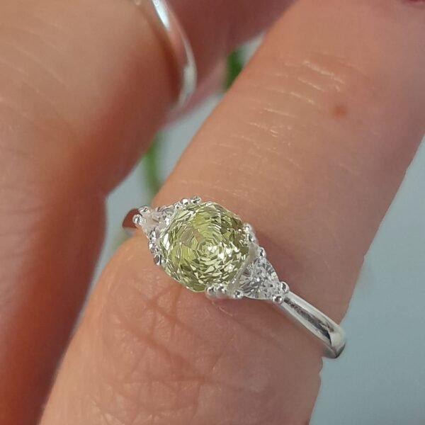 Anillo italiano con cubic amarillo pastel