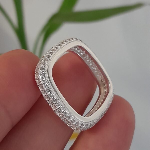 Anillo italiano forma cuadrada con cubic blanco