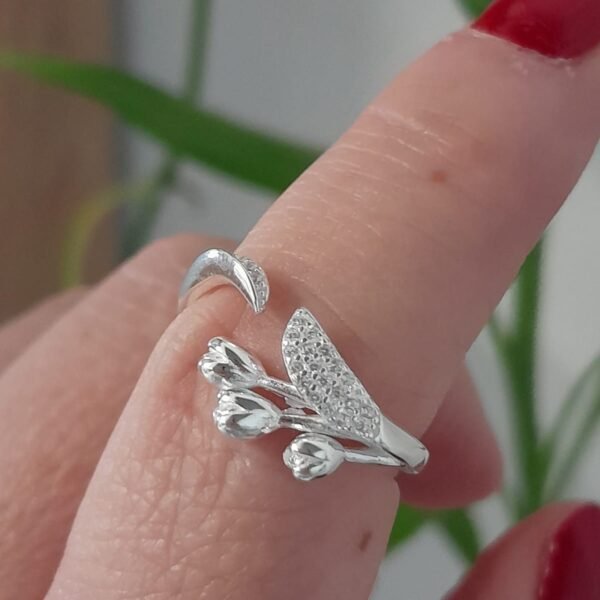 Anillo italiano con cubic y flores
