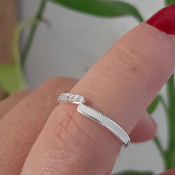 Anillo italiano esmaltado blanco y cubic
