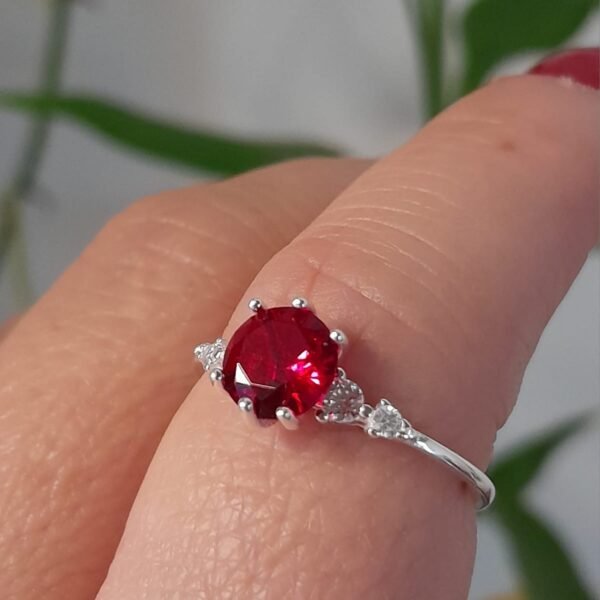 Anillo italiano cubic rojo