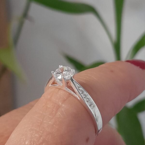 Anillo italiano de compromiso cubic