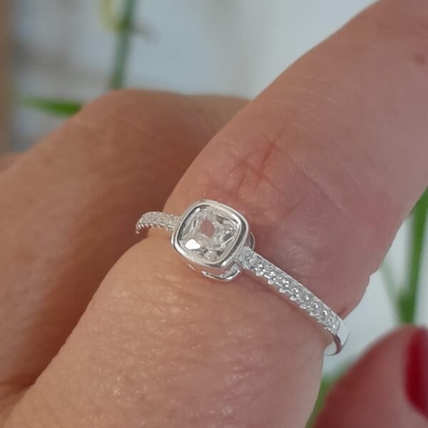Anillo italiano con cubic cuadrado blanco