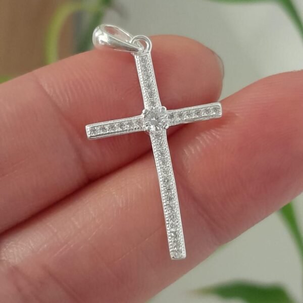 Dije italiano cruz con cubic
