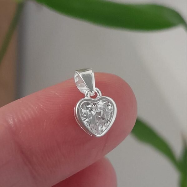 Dije italiano corazon con cubic blanco