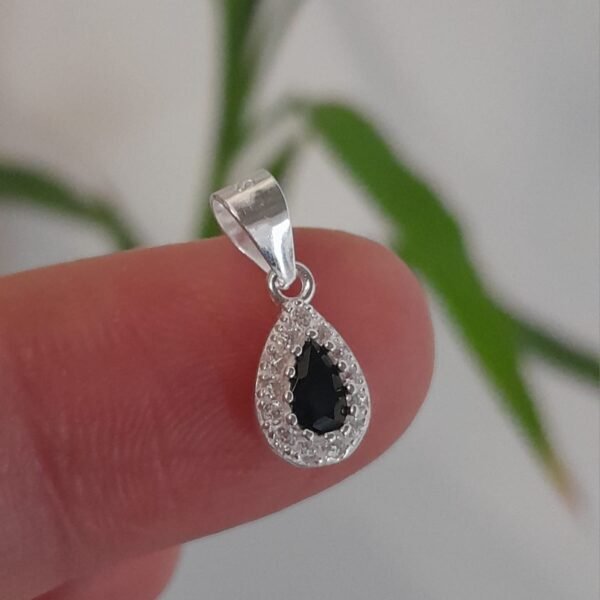 Dije italiano gota con cubic negro