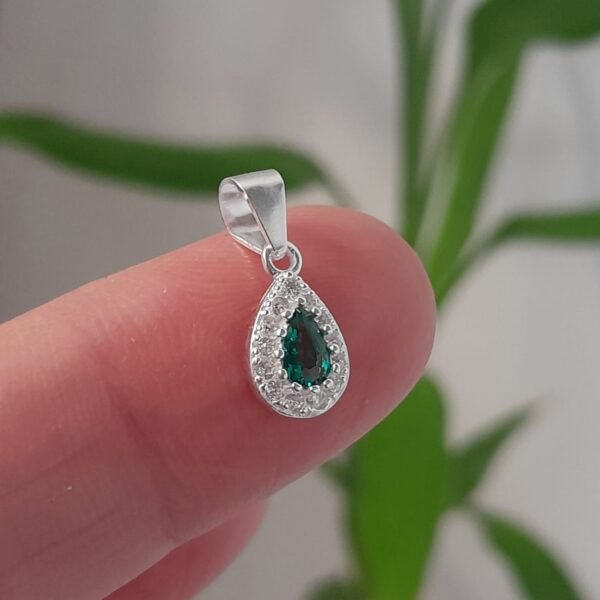 Dije italiano gota con cubic verde