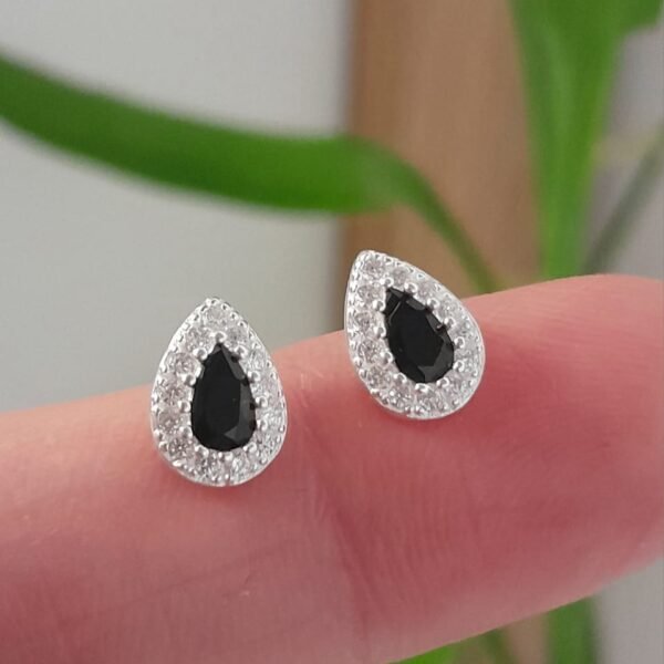 Pasante italiano gota con cubic negro
