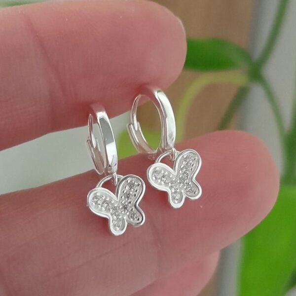Argolla italiana huggies mariposa colgante con cubic