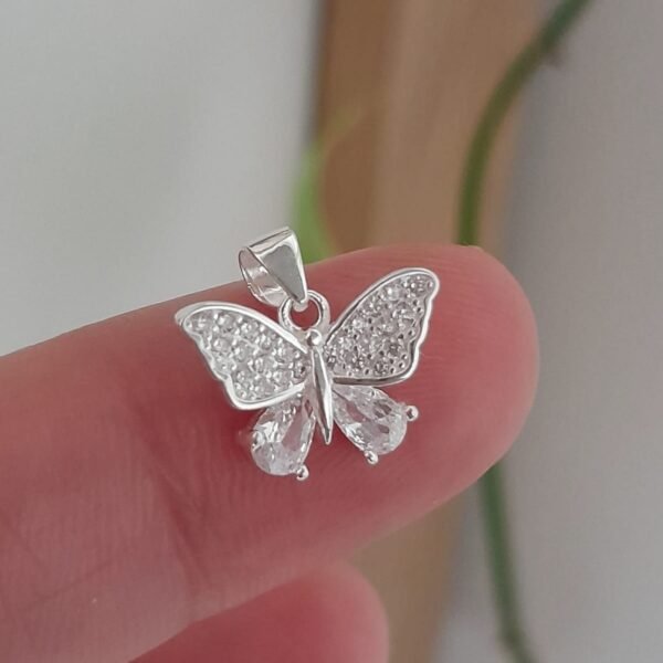 Dije italiano mariposa con cubic blanco