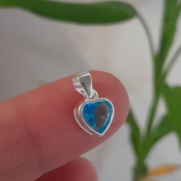 Dije italiano corazon con cubic celeste