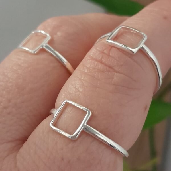 Anillo laminado cuadrado liso