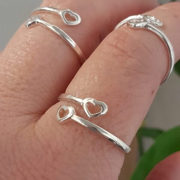 Anillo laminado dos corazones lisos ajustable