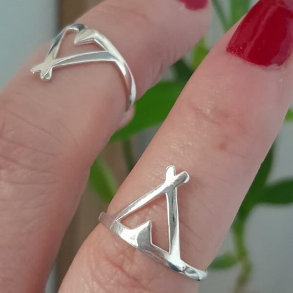 Anillo laminado triangulo liso