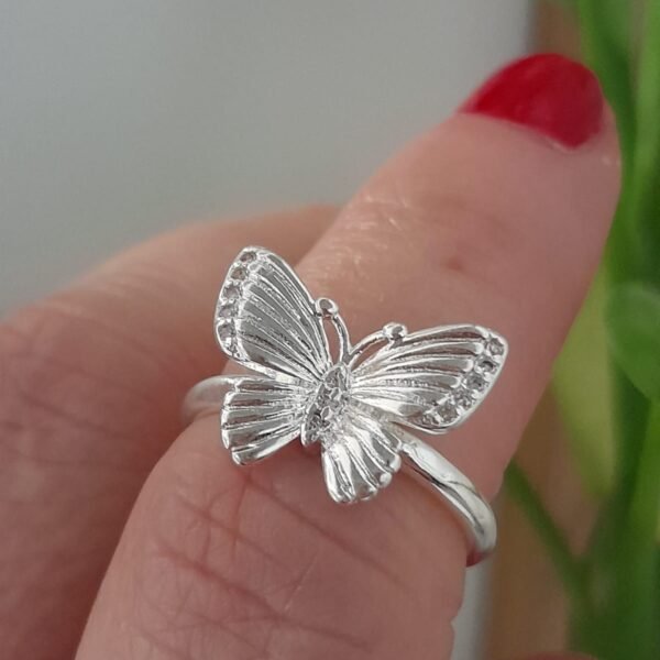 Anillo laminado mariposa lisa