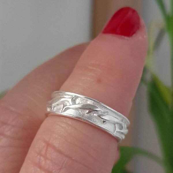 Anillo laminado delfines lisos