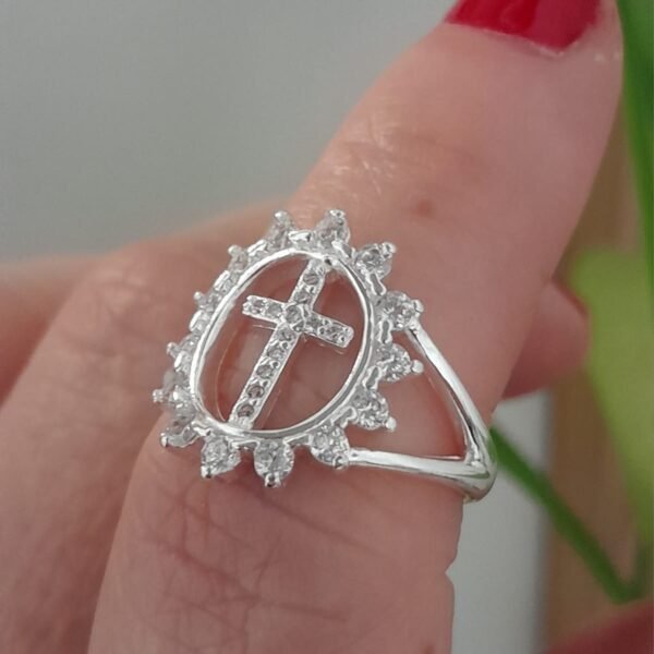 Anillo laminado cruz con cubic