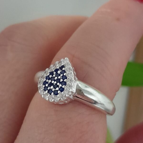 Anillo laminado gota con cubic azul