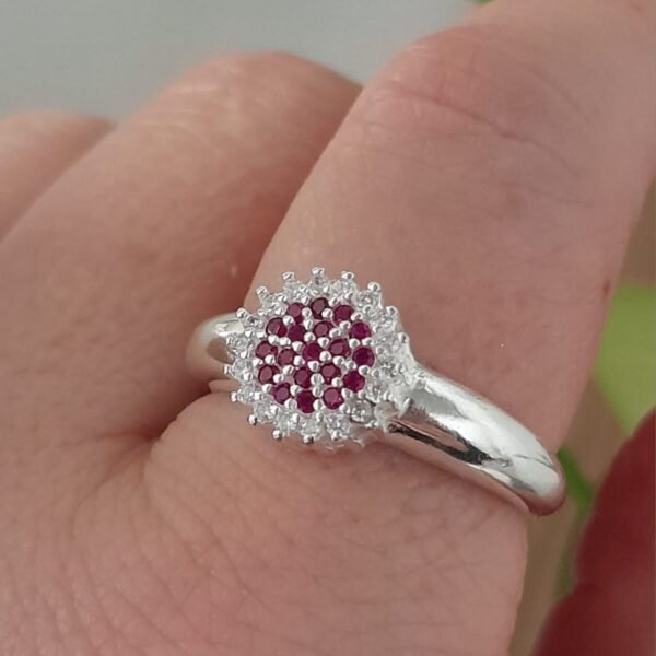 Anillo laminado circular con cubic rosa