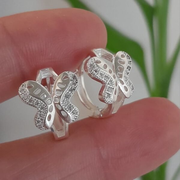 Argolla laminada mariposa con cubic