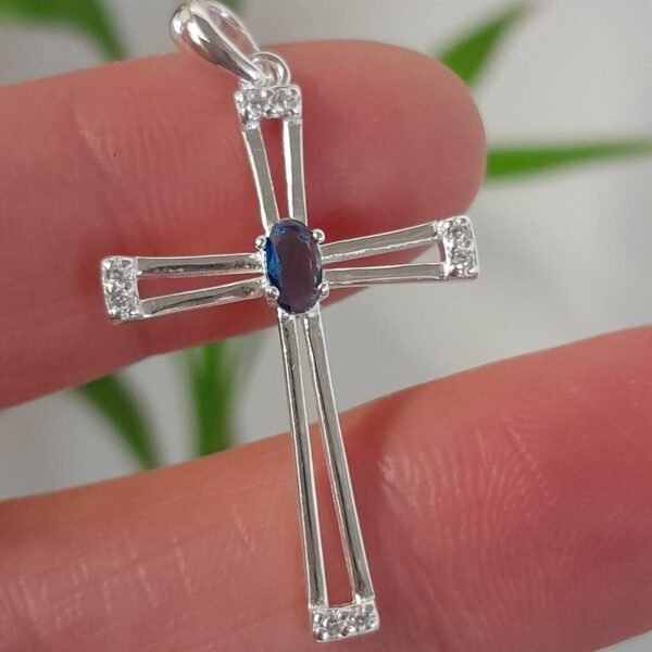 Dije italiano cruz calada con cubic azul