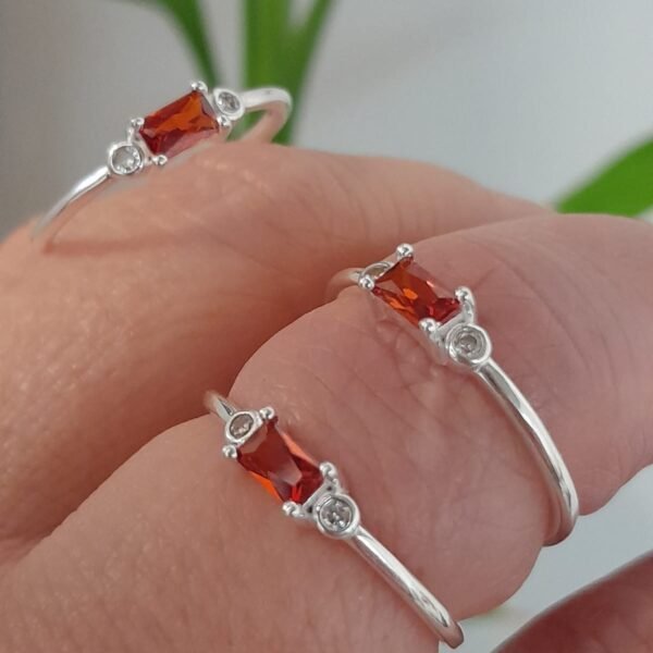 Anillo italiano cubic rojo rectangular