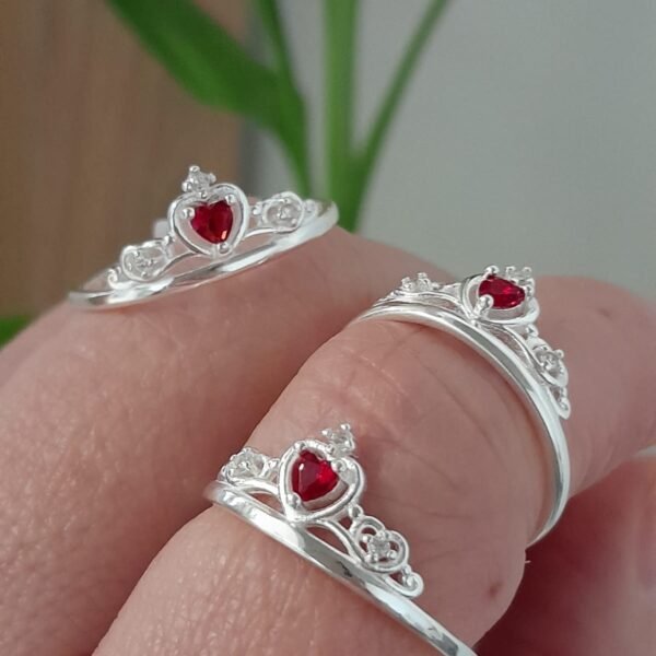 Anillo italiano corona con cubic rojo