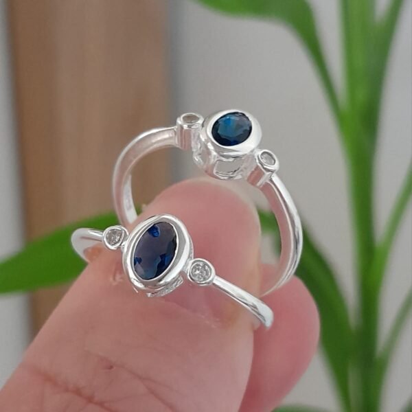 Anillo italiano cubic azul central