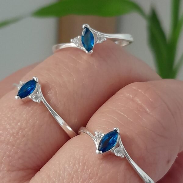Anillo italiano cubic azul pequeño