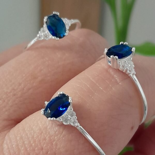 Anillo italiano cubic azul central