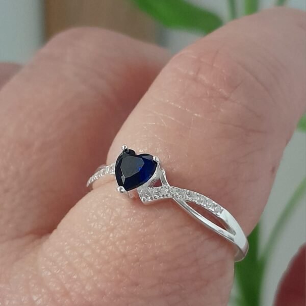 Anillo italiano cubic corazon azul
