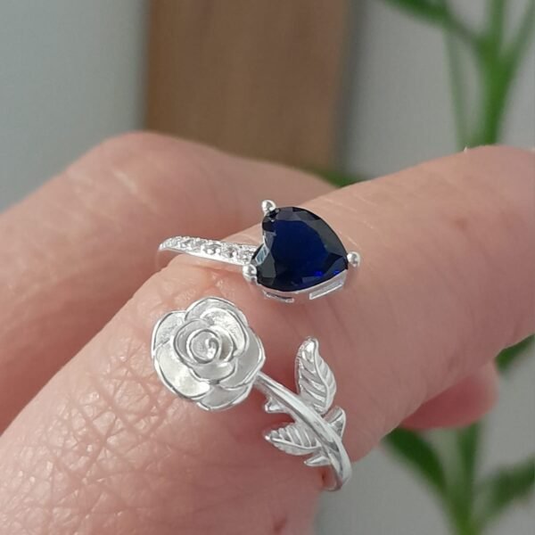 Anillo italiano rosa y corazon cubic azul