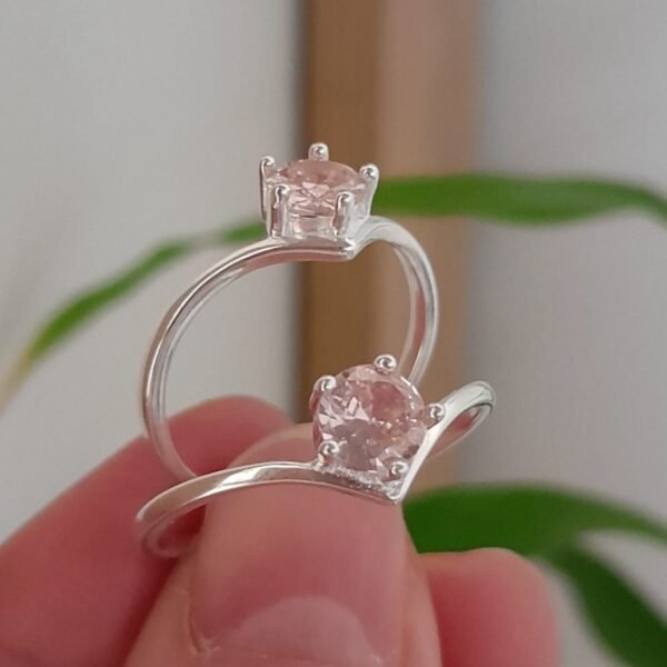 Anillo italiano en V cubic rosa