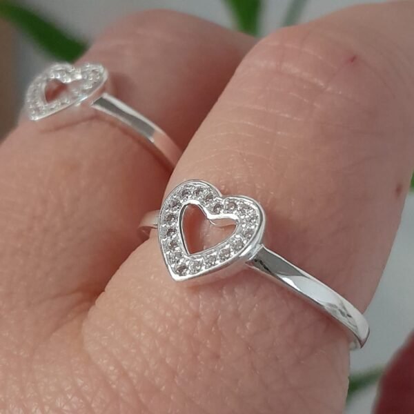 Anillo laminado corazon con cubic