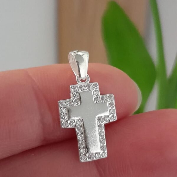 Dije italiano cruz con cubic