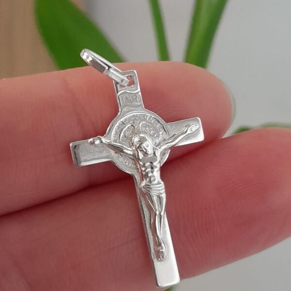 Cruz italiana cristo con san benito
