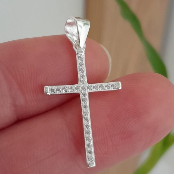 Dije italiano cruz con cubic