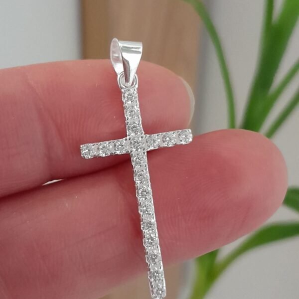 Dije italiano cruz con cubic