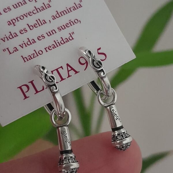 Argolla italiana musica con microfono colgante